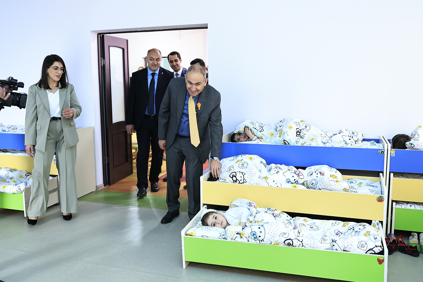 65743_b.jpg (654 KB)