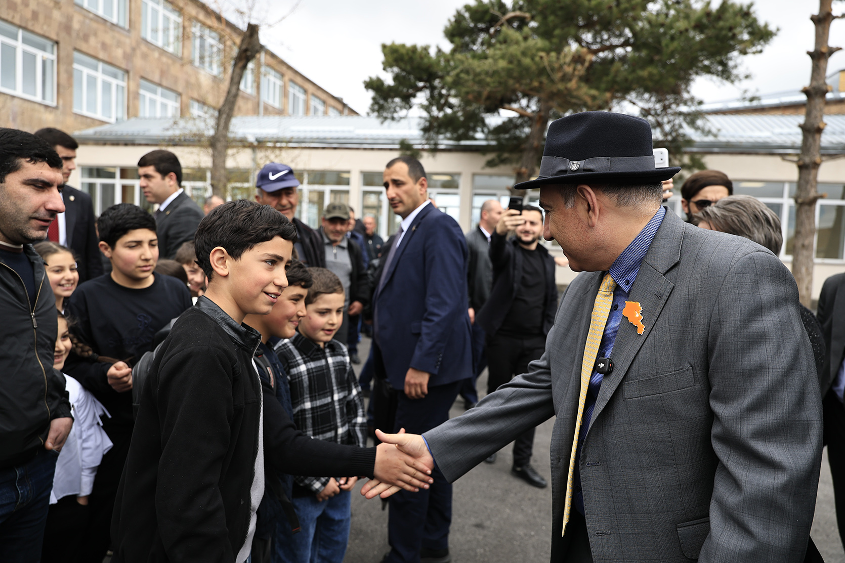 65765_b.jpg (709 KB)