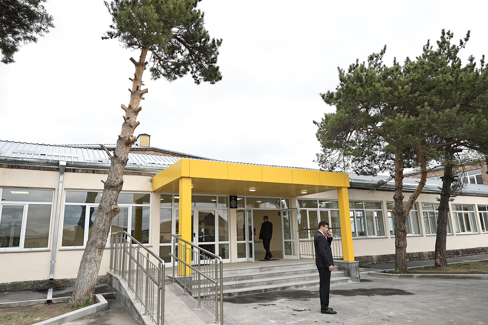 65767_b.jpg (907 KB)