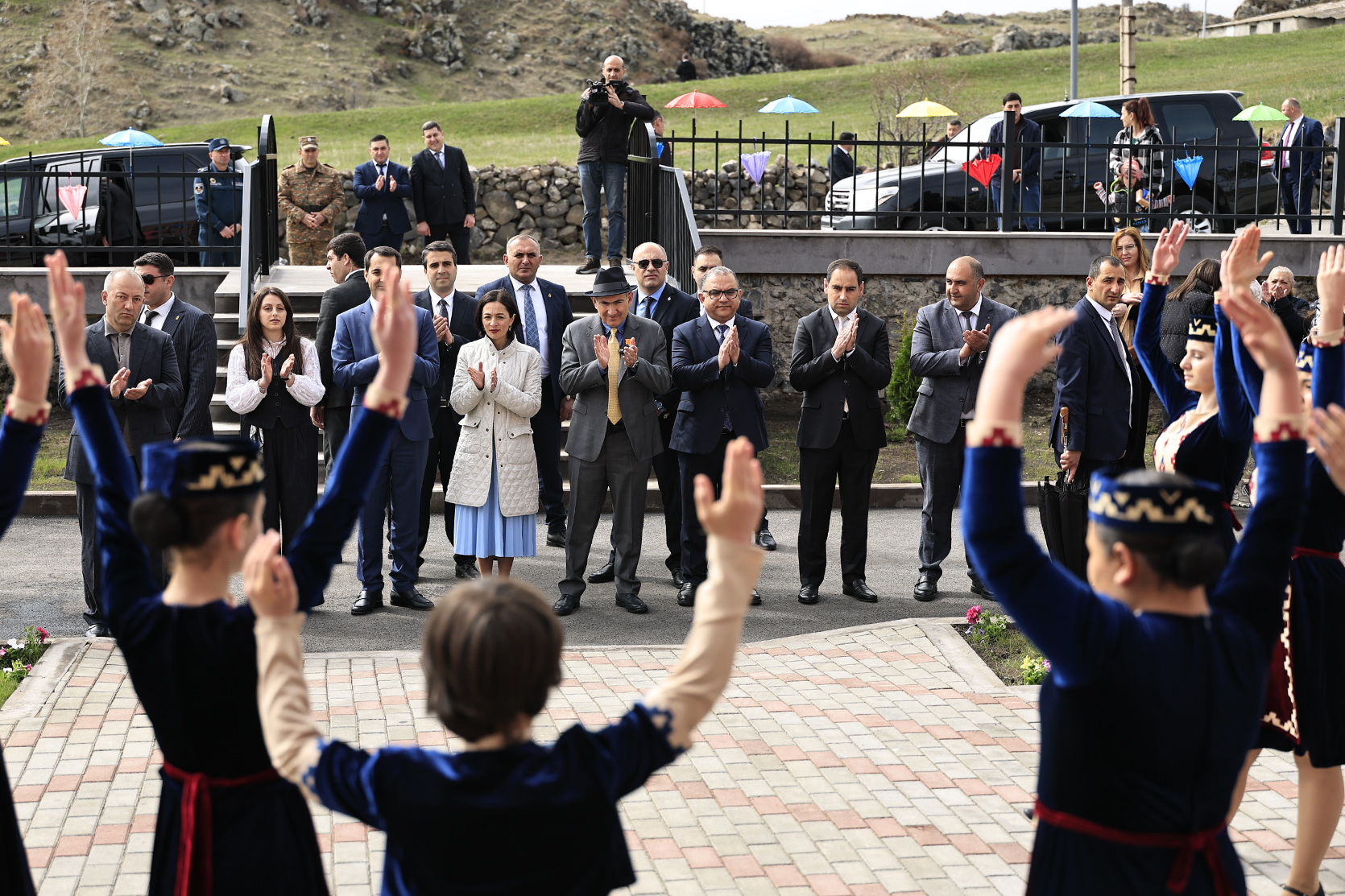 65781_b.jpg (889 KB)