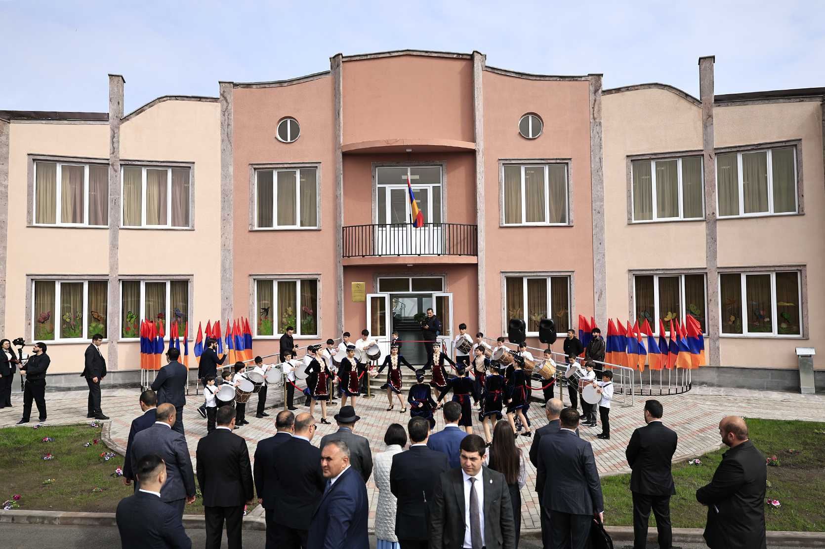 65783_b.jpg (877 KB)