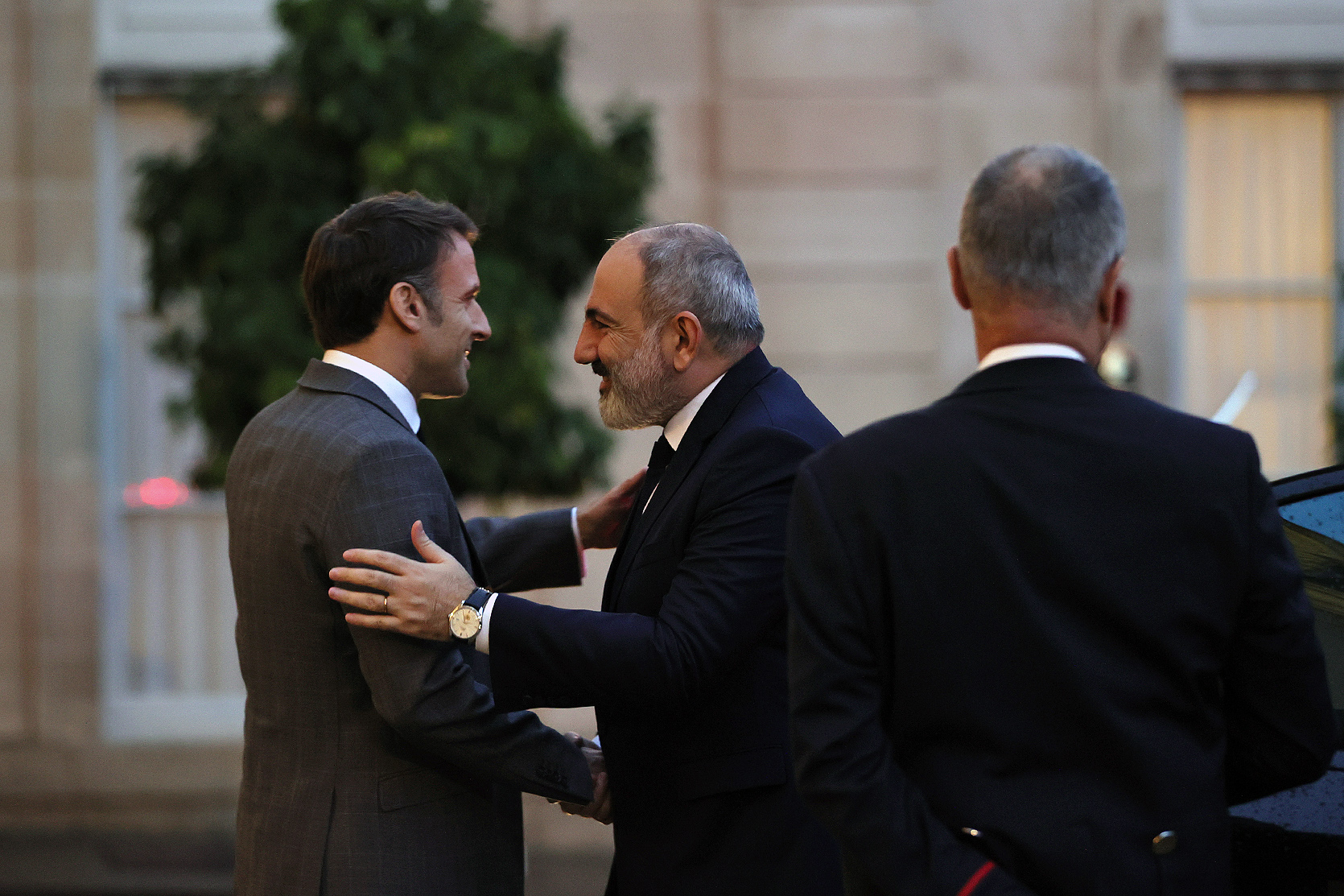 41415_b.jpg (834 KB)