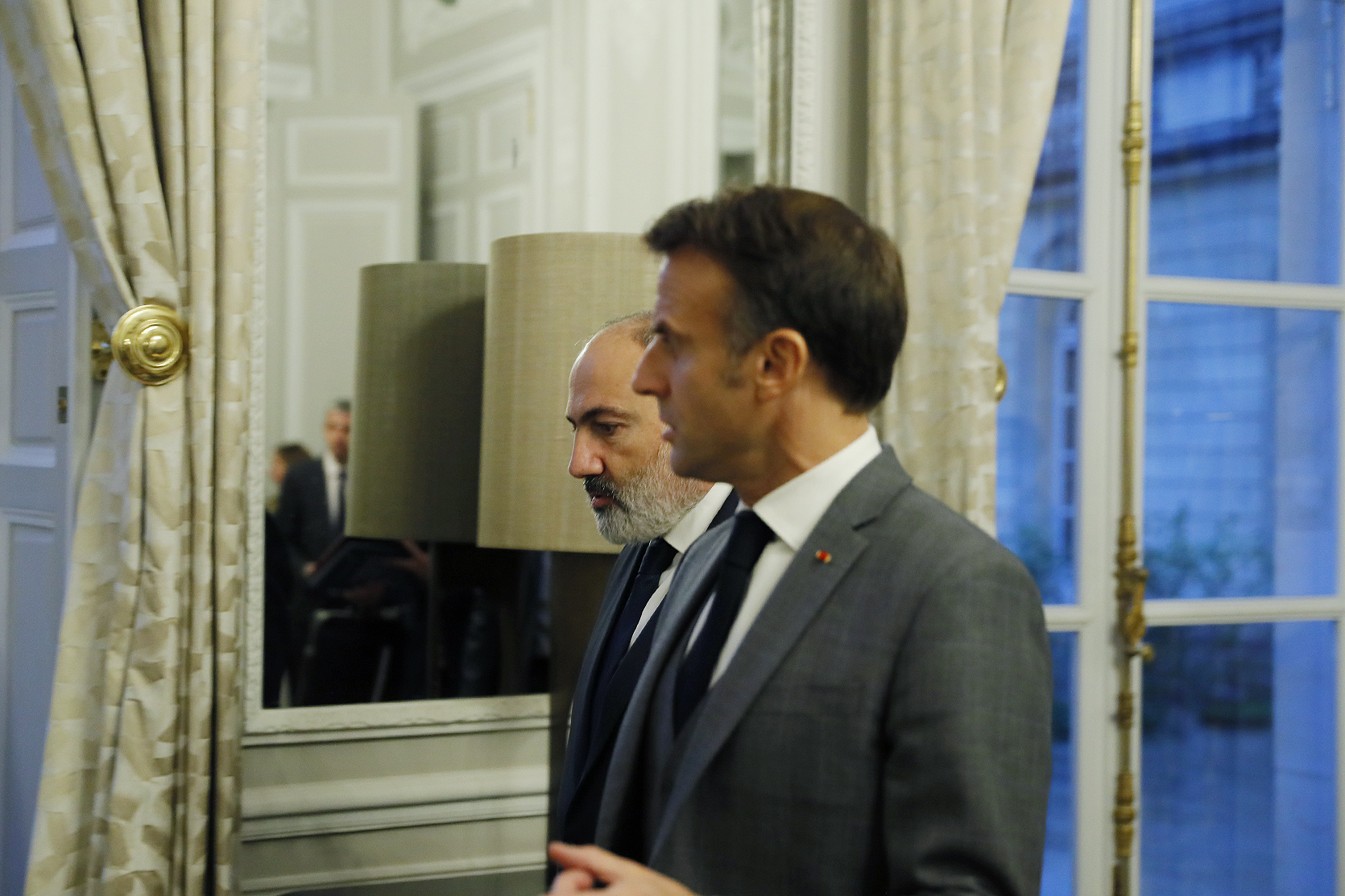 41417_b.jpg (672 KB)