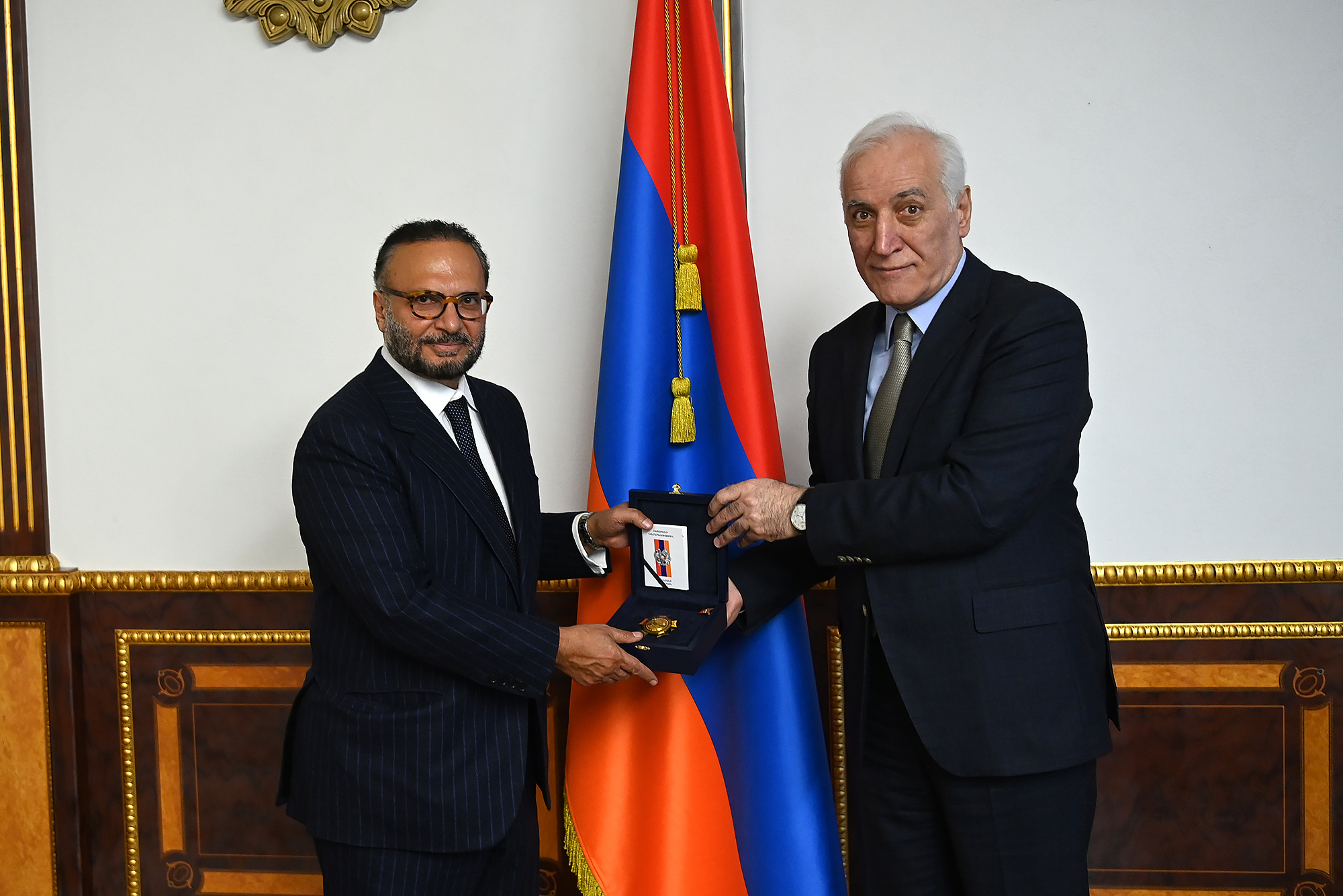 ննն.jpg (1.43 MB)