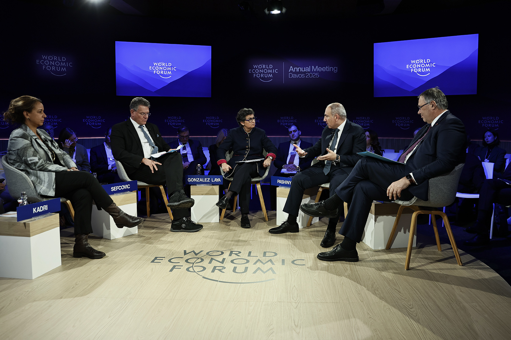 52635_b.jpg (743 KB)