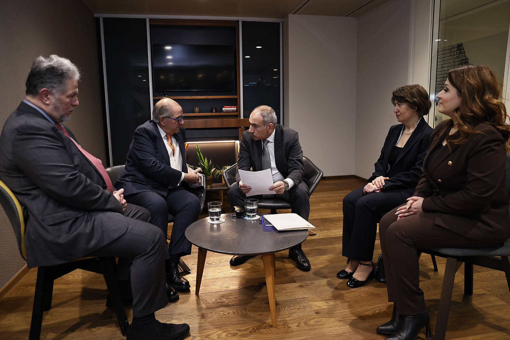 52676_b.jpg (829 KB)