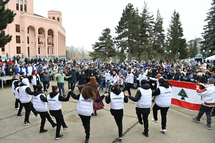 16036_am_8.jpg (160 KB)