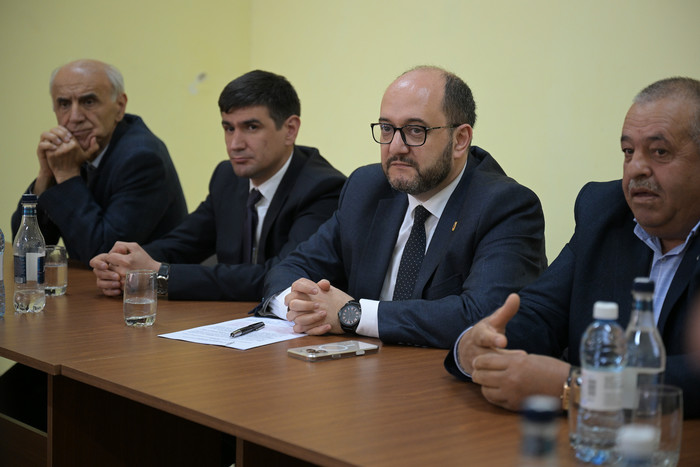 16084_am_7.jpg (73 KB)