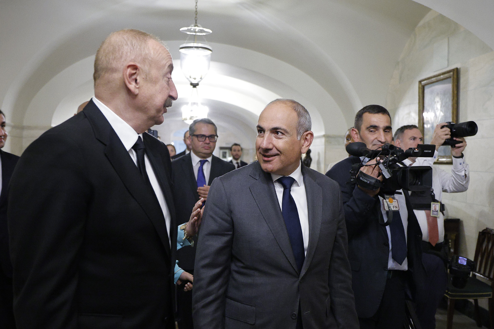 57088_b.jpg (763 KB)