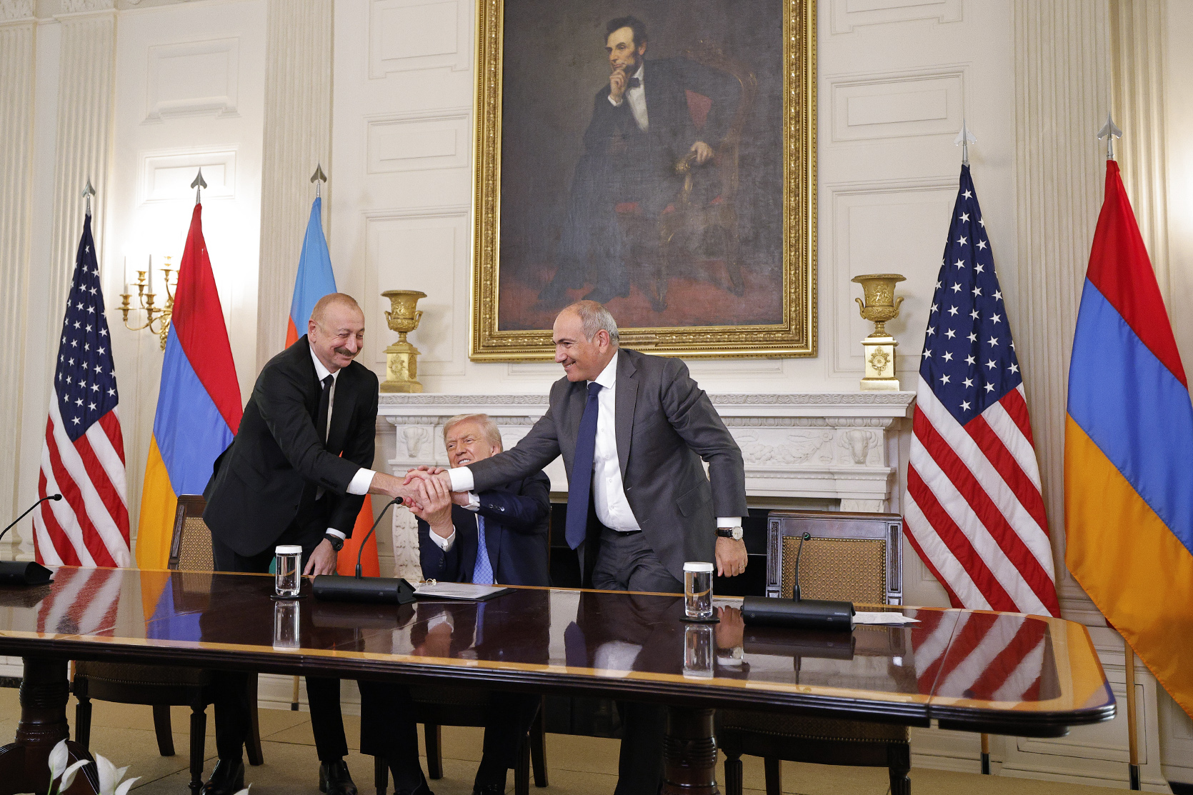 57106_b.jpg (900 KB)