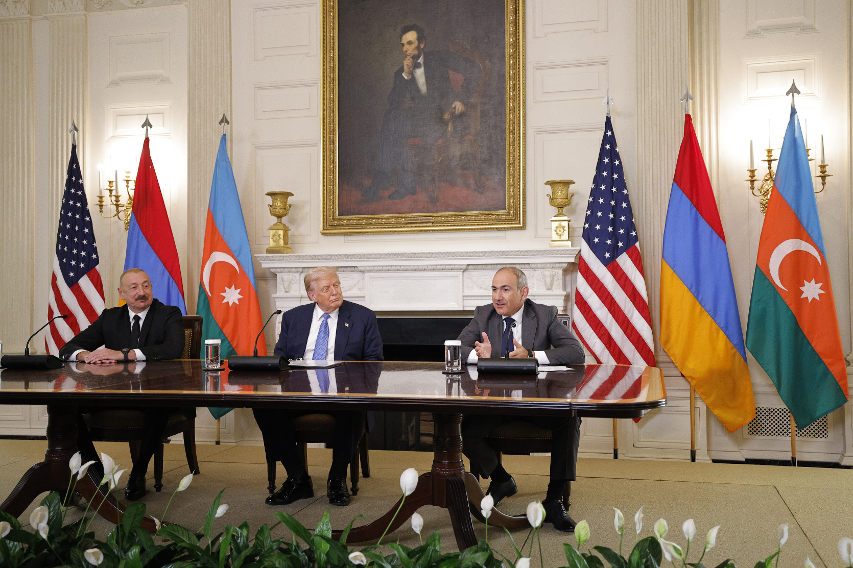 57108_b.jpg (902 KB)