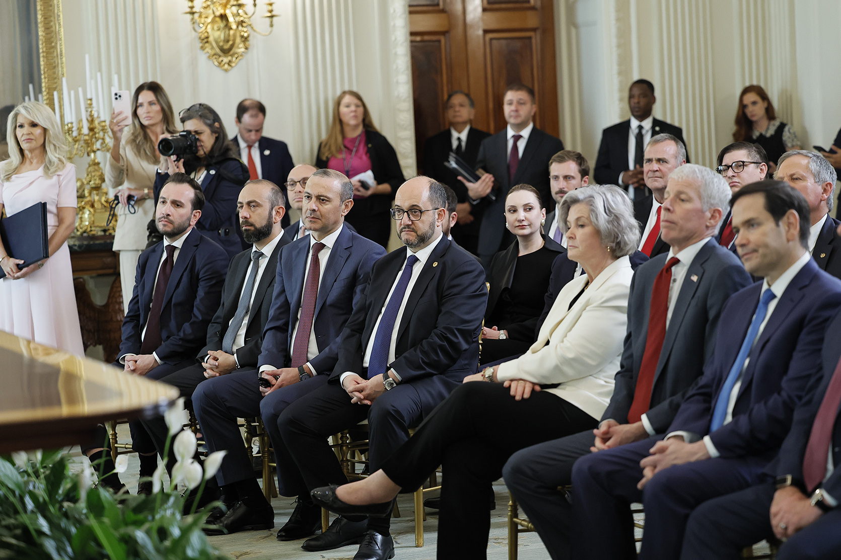 57126_b.jpg (741 KB)