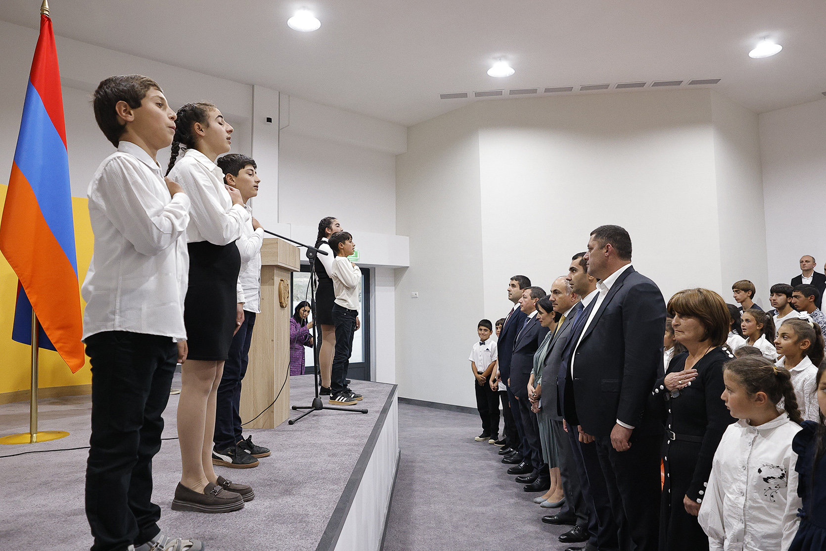 58196_b.jpg (824 KB)