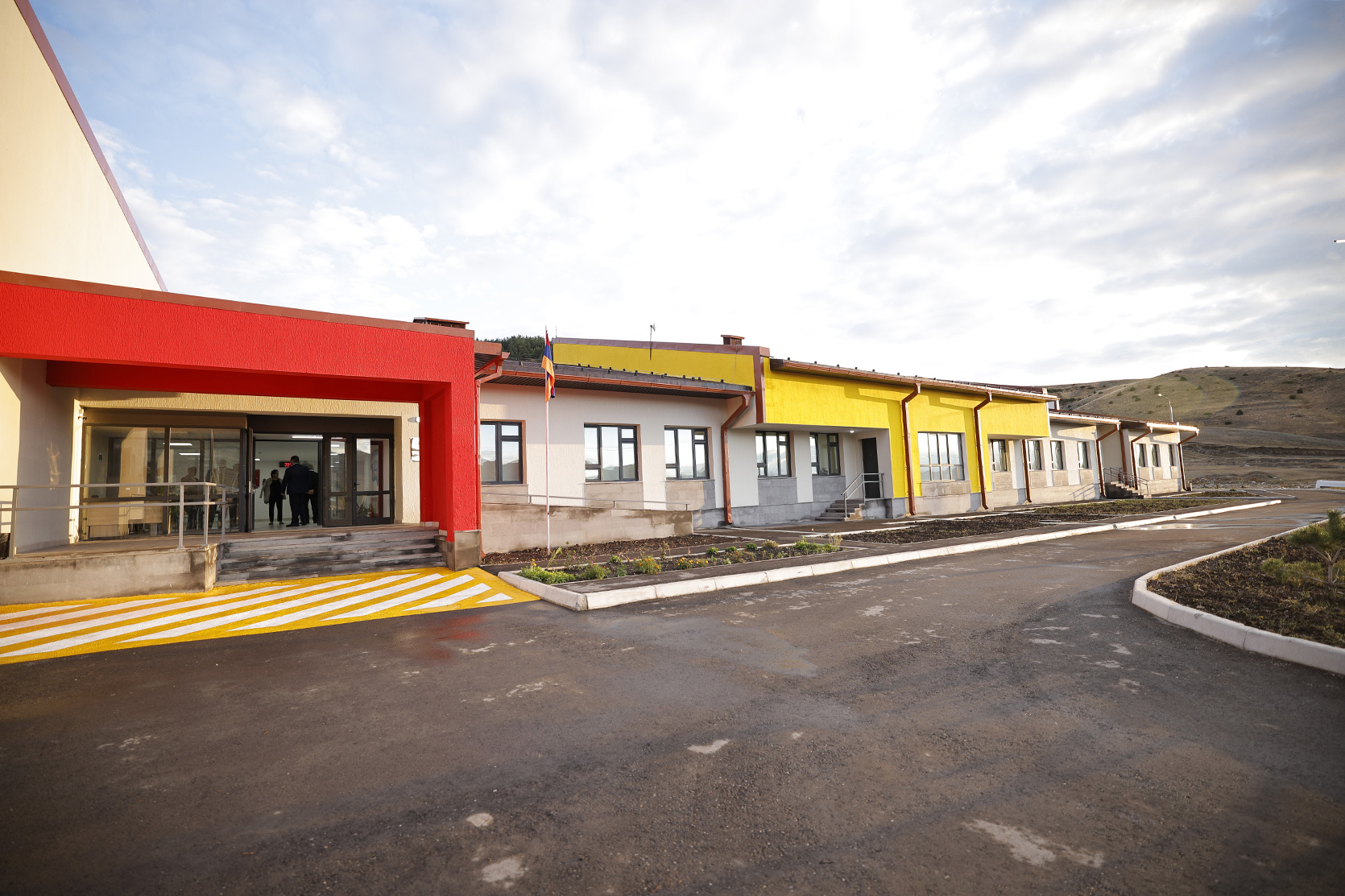 58205_b.jpg (730 KB)