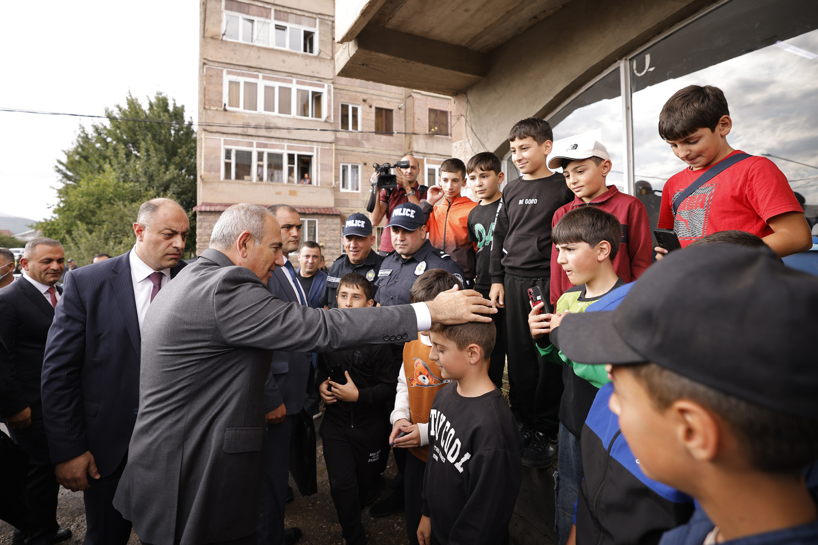 58211_b.jpg (687 KB)