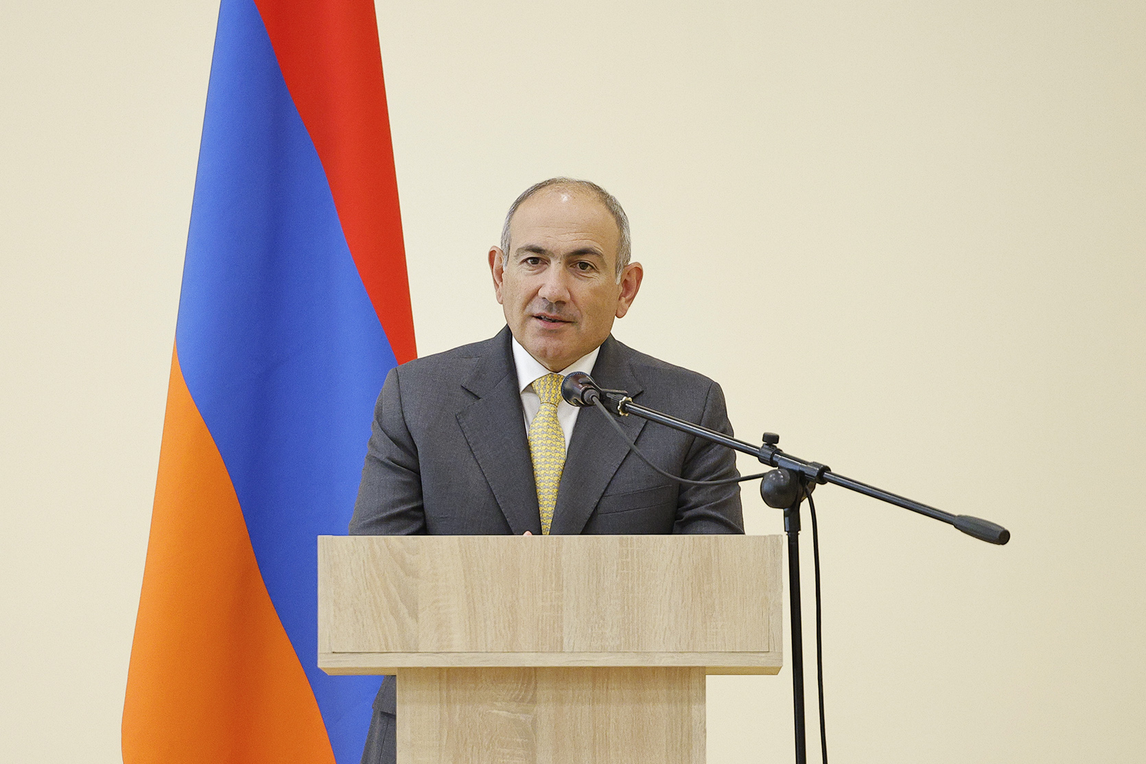 58229_b.jpg (613 KB)