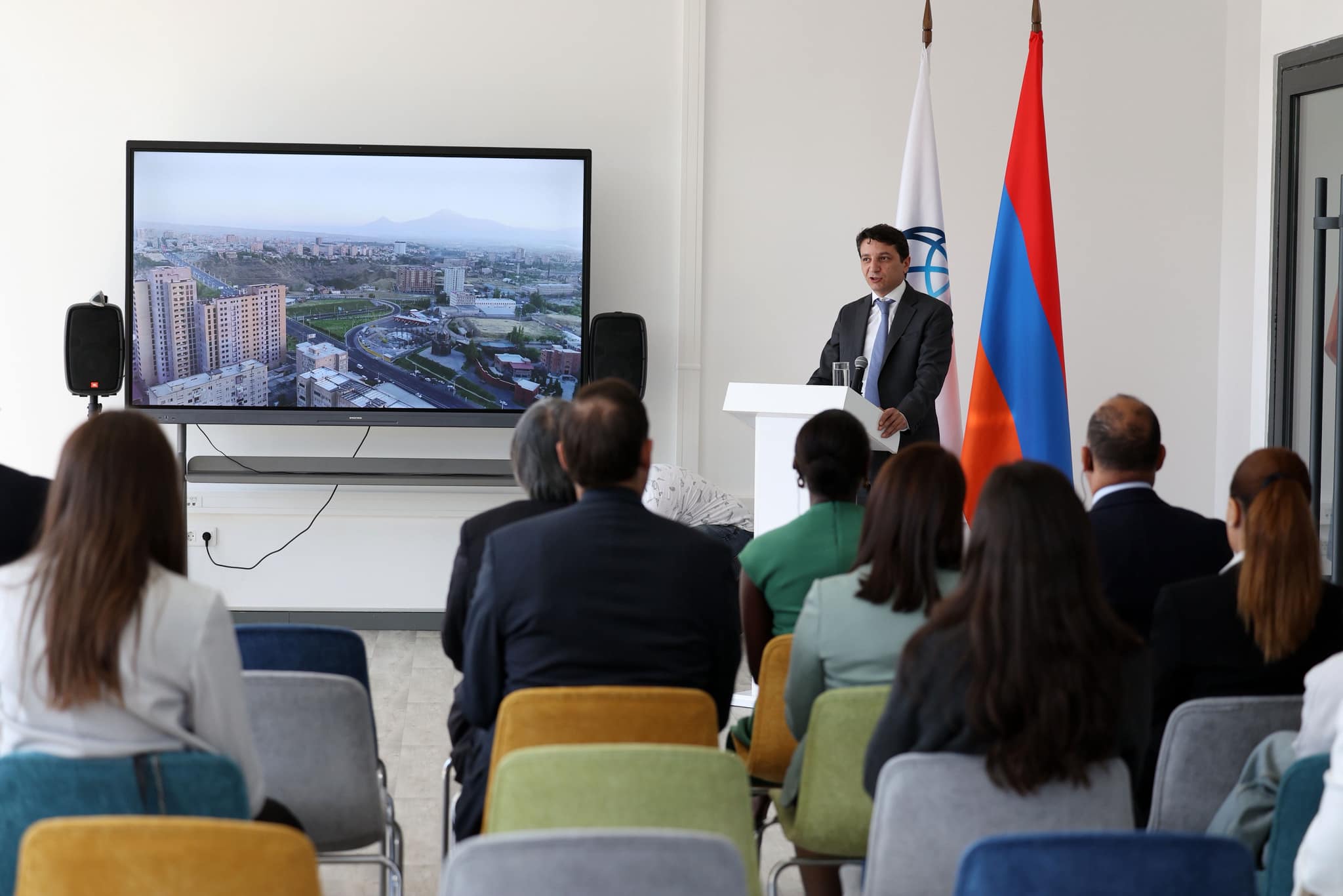 547457031_1091684253138990_5104712729234561884_n.jpg (157 KB)