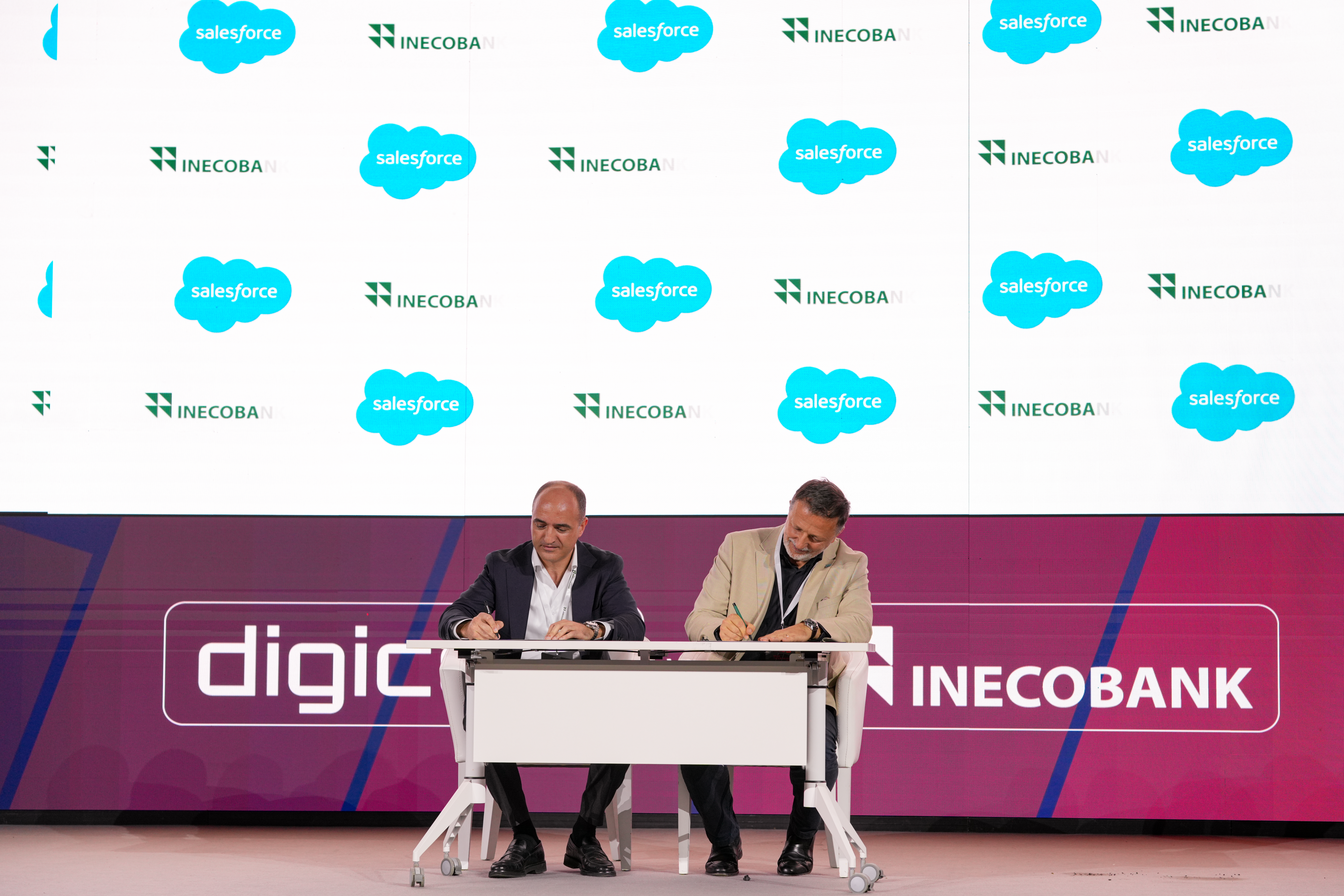 DSC07643.jpg (38.44 MB)