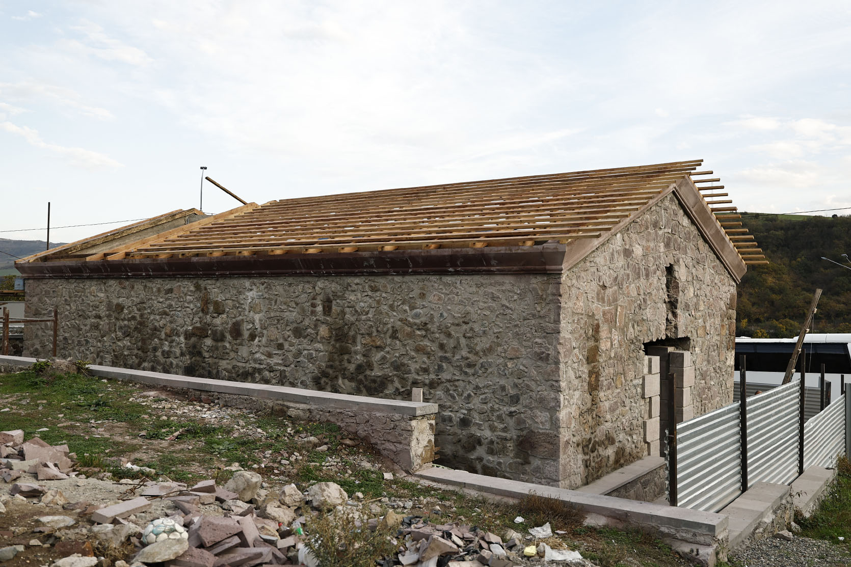 60011_b.jpg (415 KB)