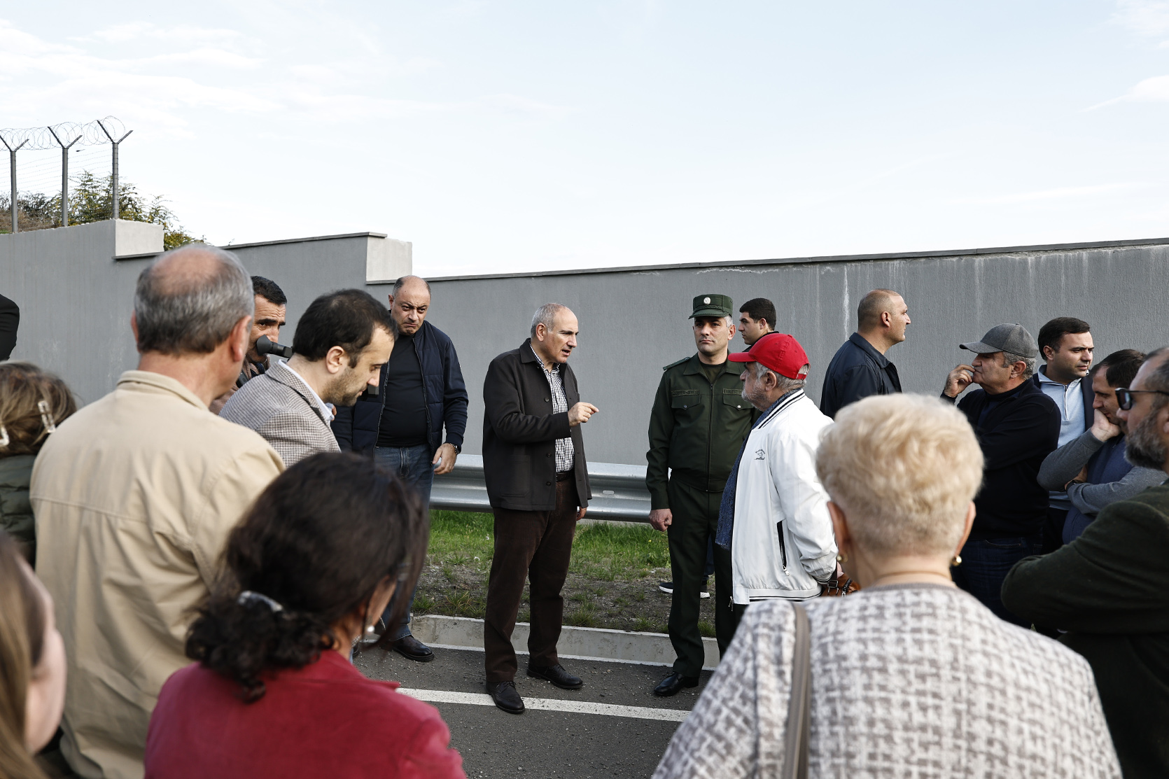 60022_b.jpg (563 KB)