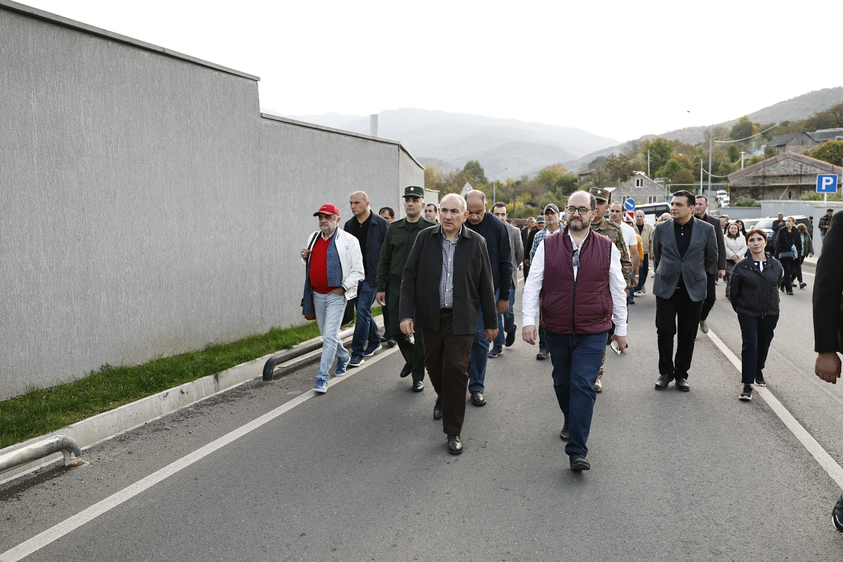 60025_b.jpg (851 KB)