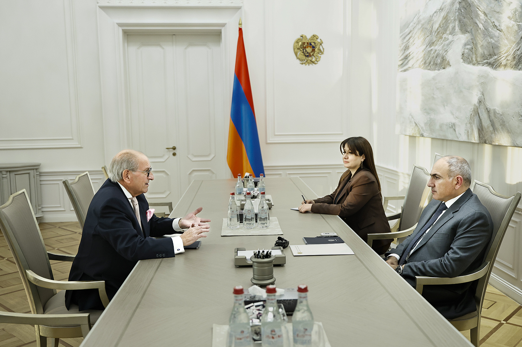 60353_b.jpg (576 KB)