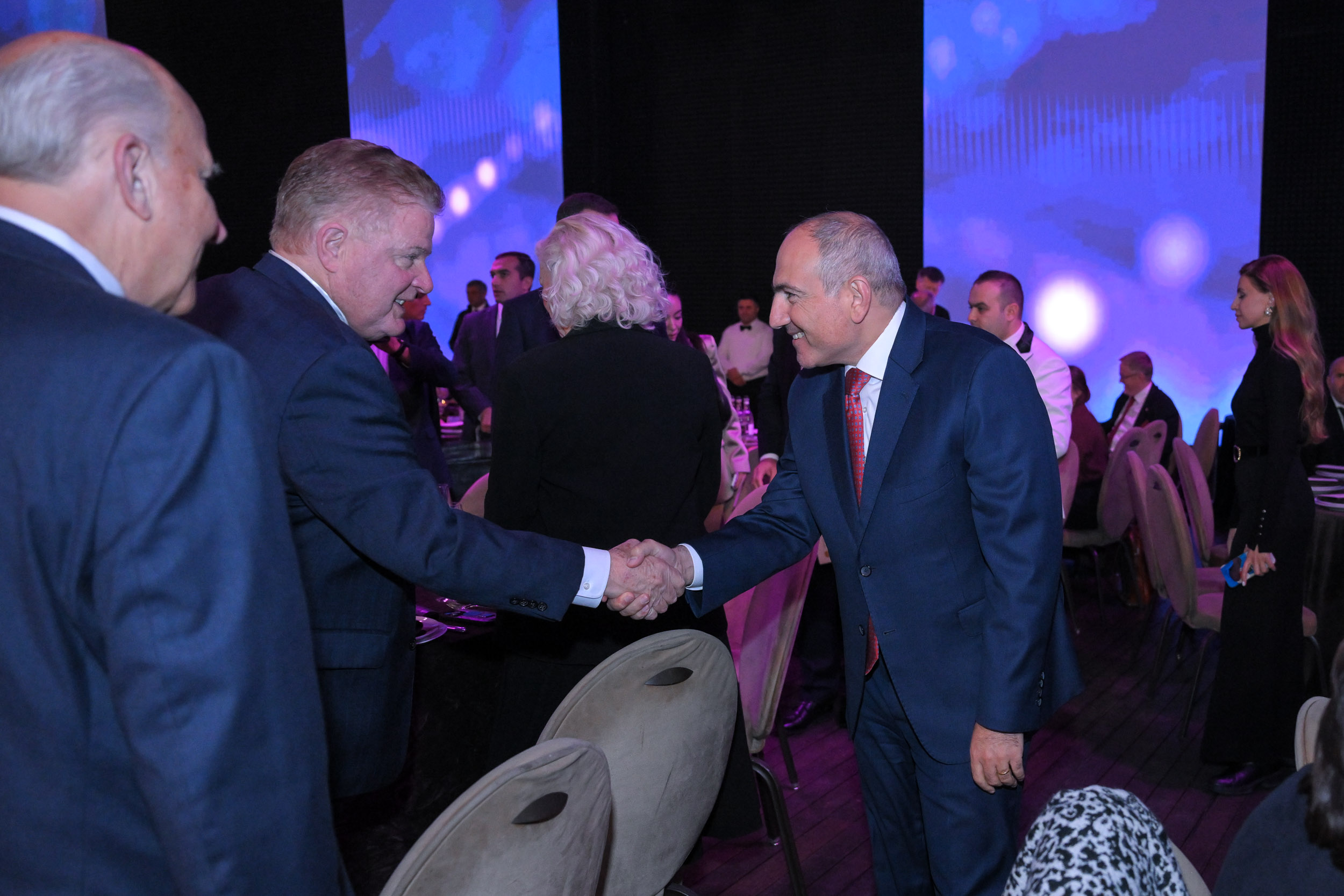 60440_b.jpg (542 KB)