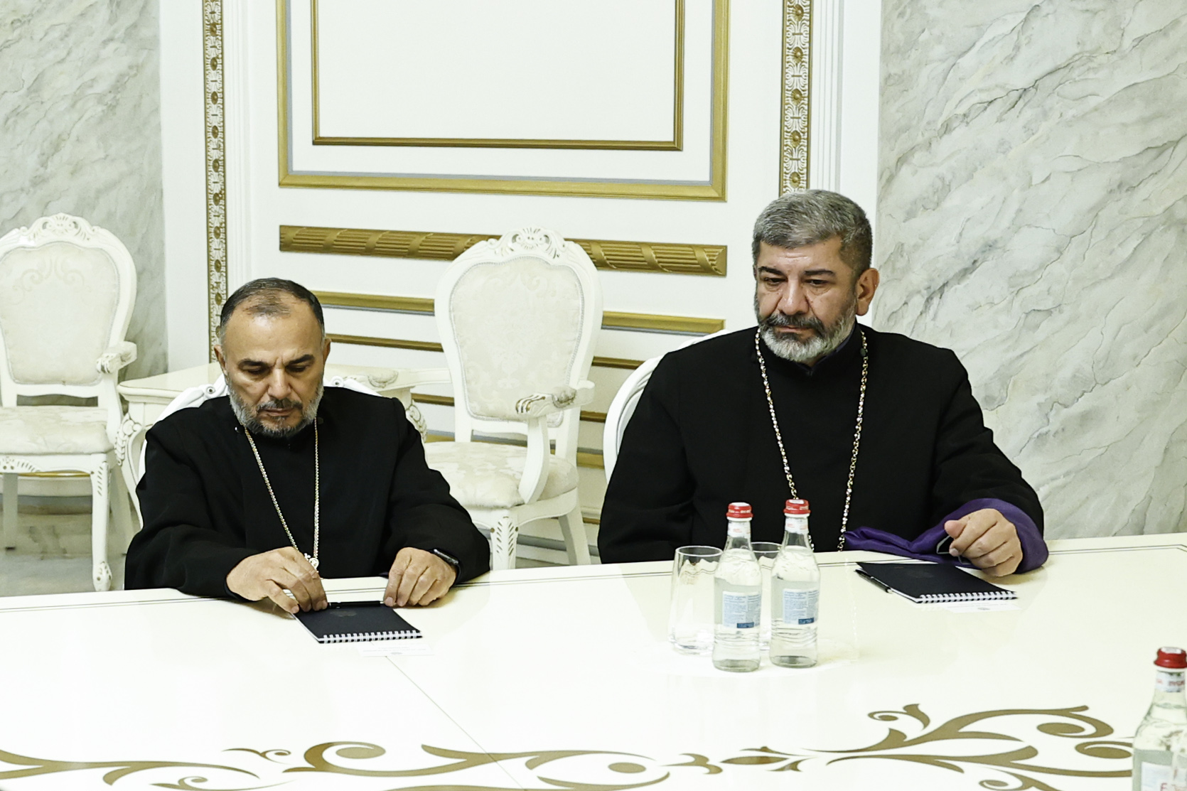 61068_b.jpg (512 KB)