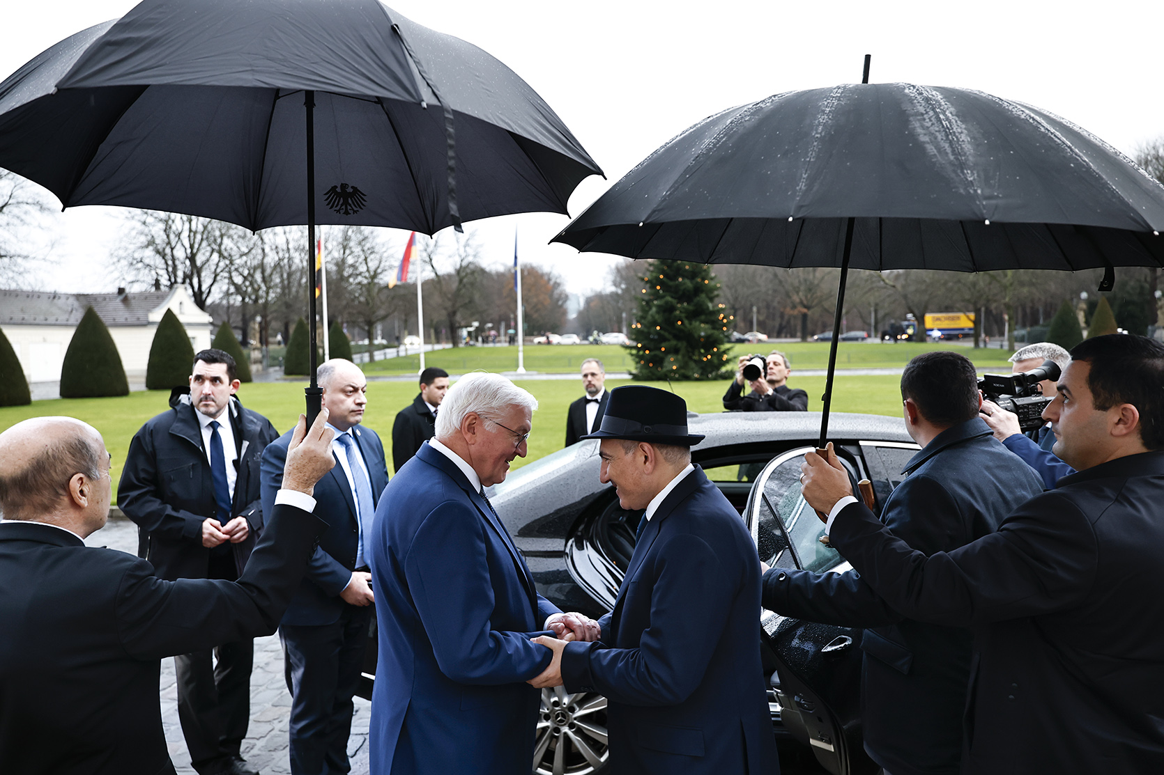 61324_b.jpg (658 KB)