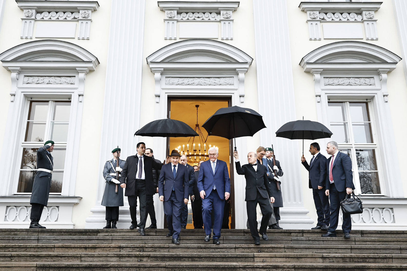 61325_b.jpg (748 KB)