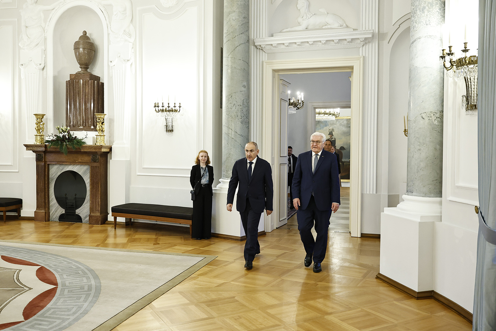 61334_b.jpg (691 KB)