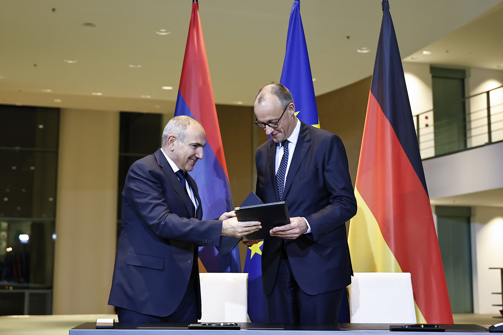 61372_b.jpg (597 KB)