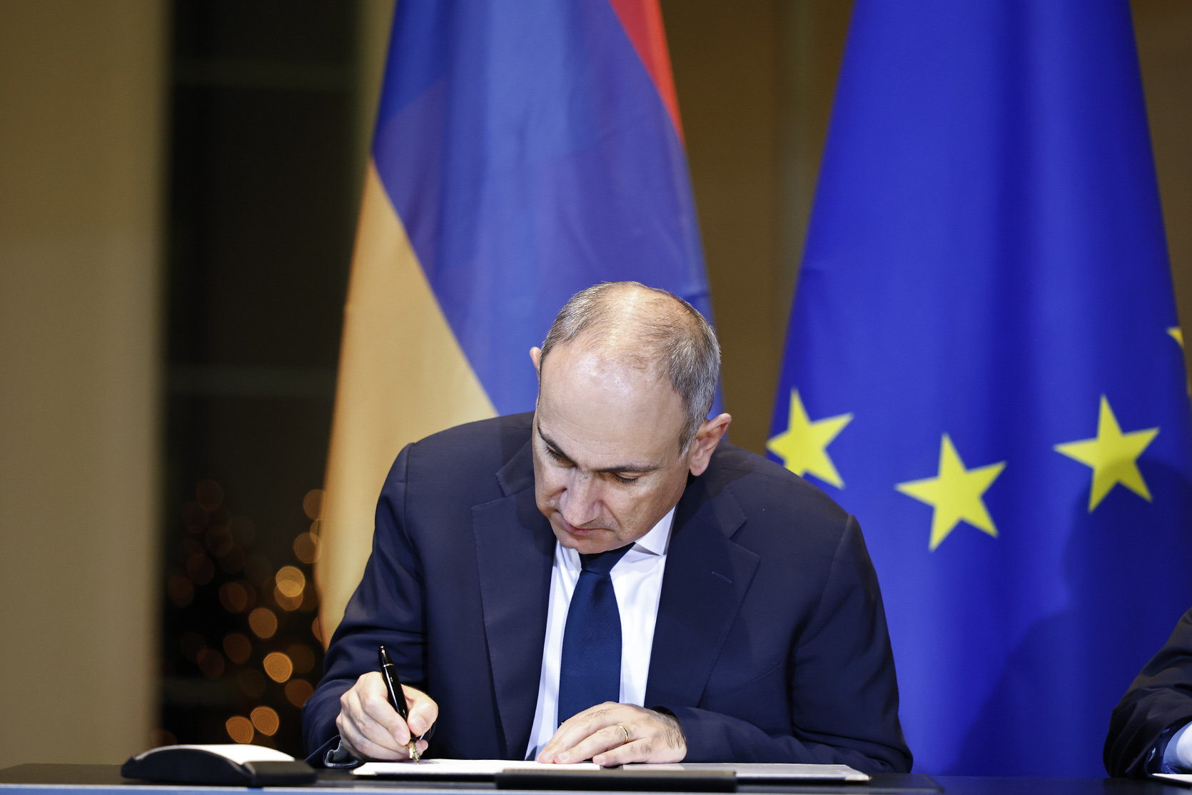 61376_b.jpg (473 KB)