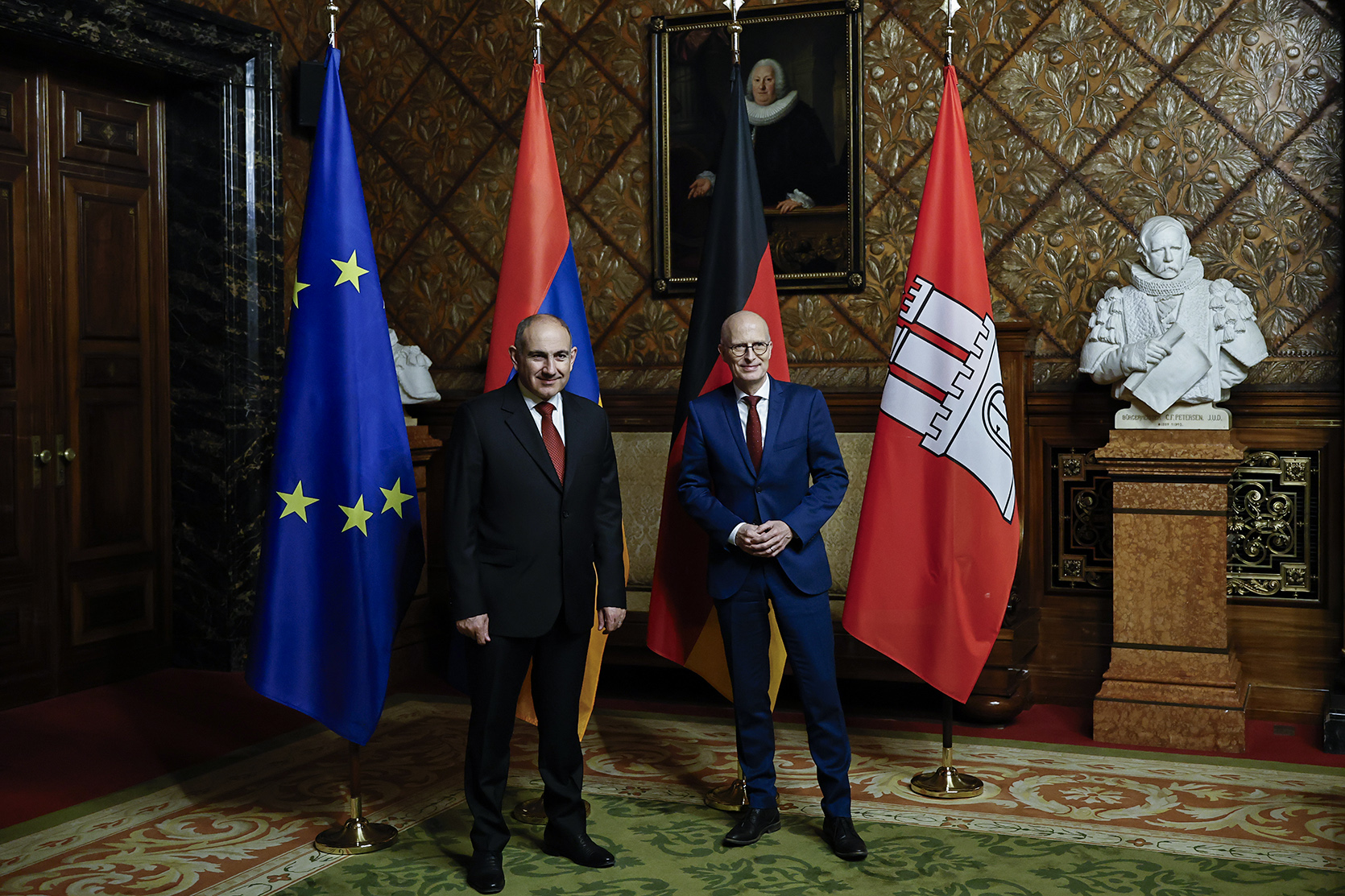 61449_b.jpg (916 KB)