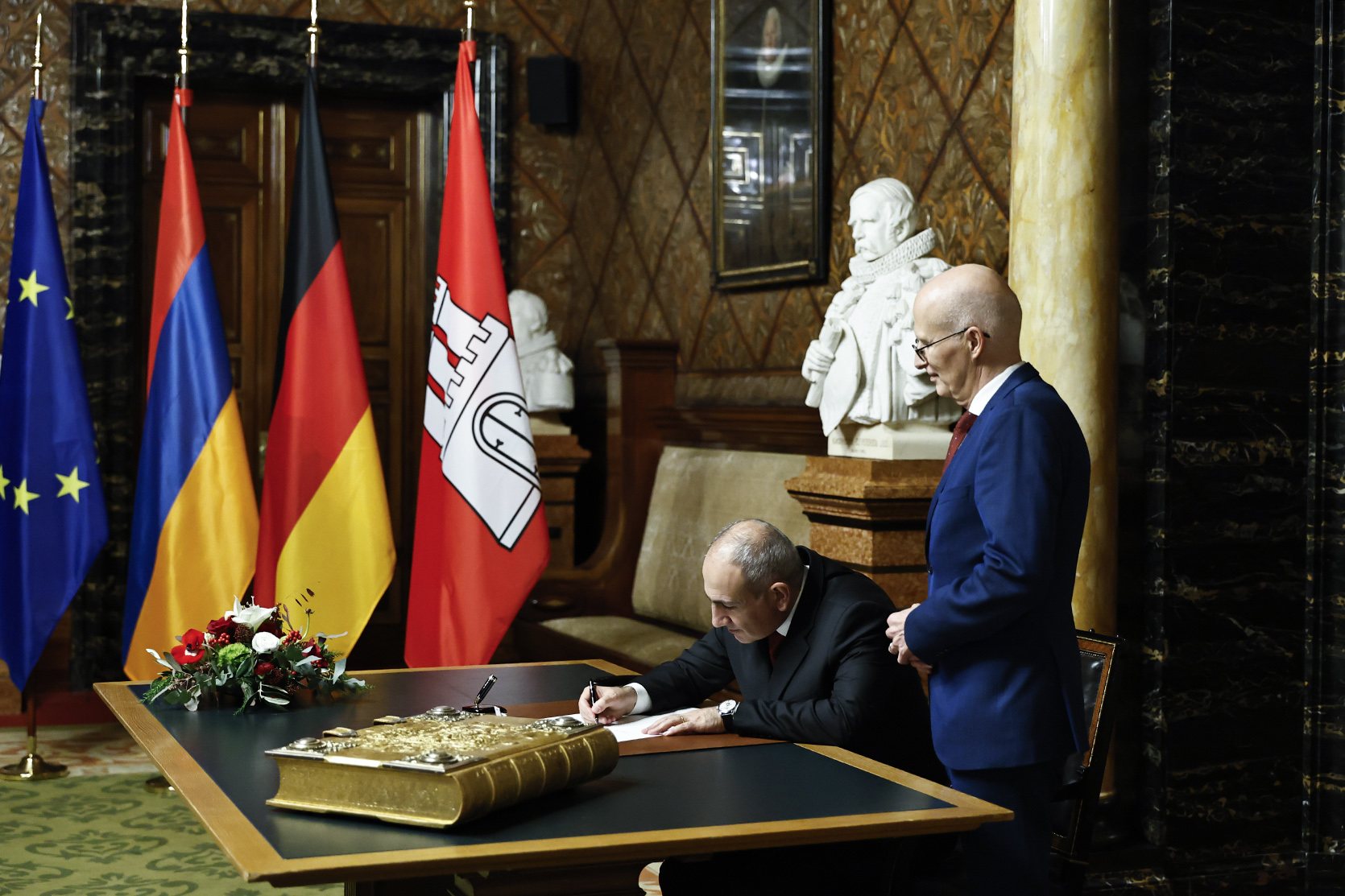 61455_b.jpg (675 KB)