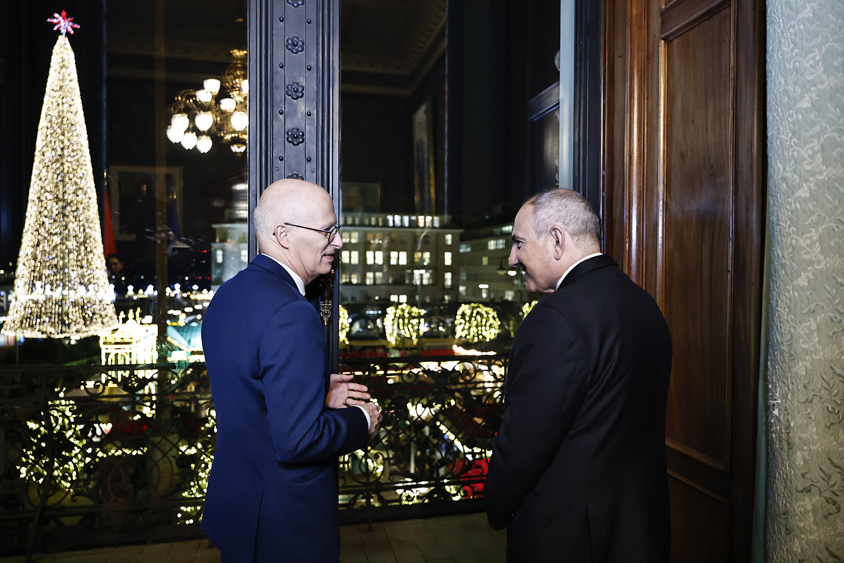 61457_b.jpg (807 KB)