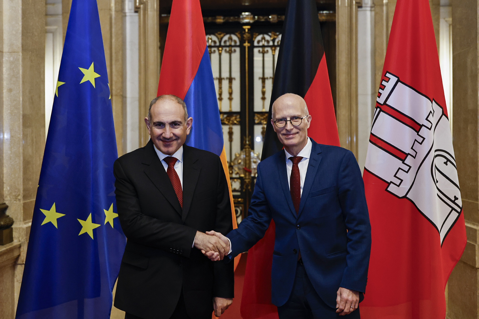 61464_b.jpg (663 KB)