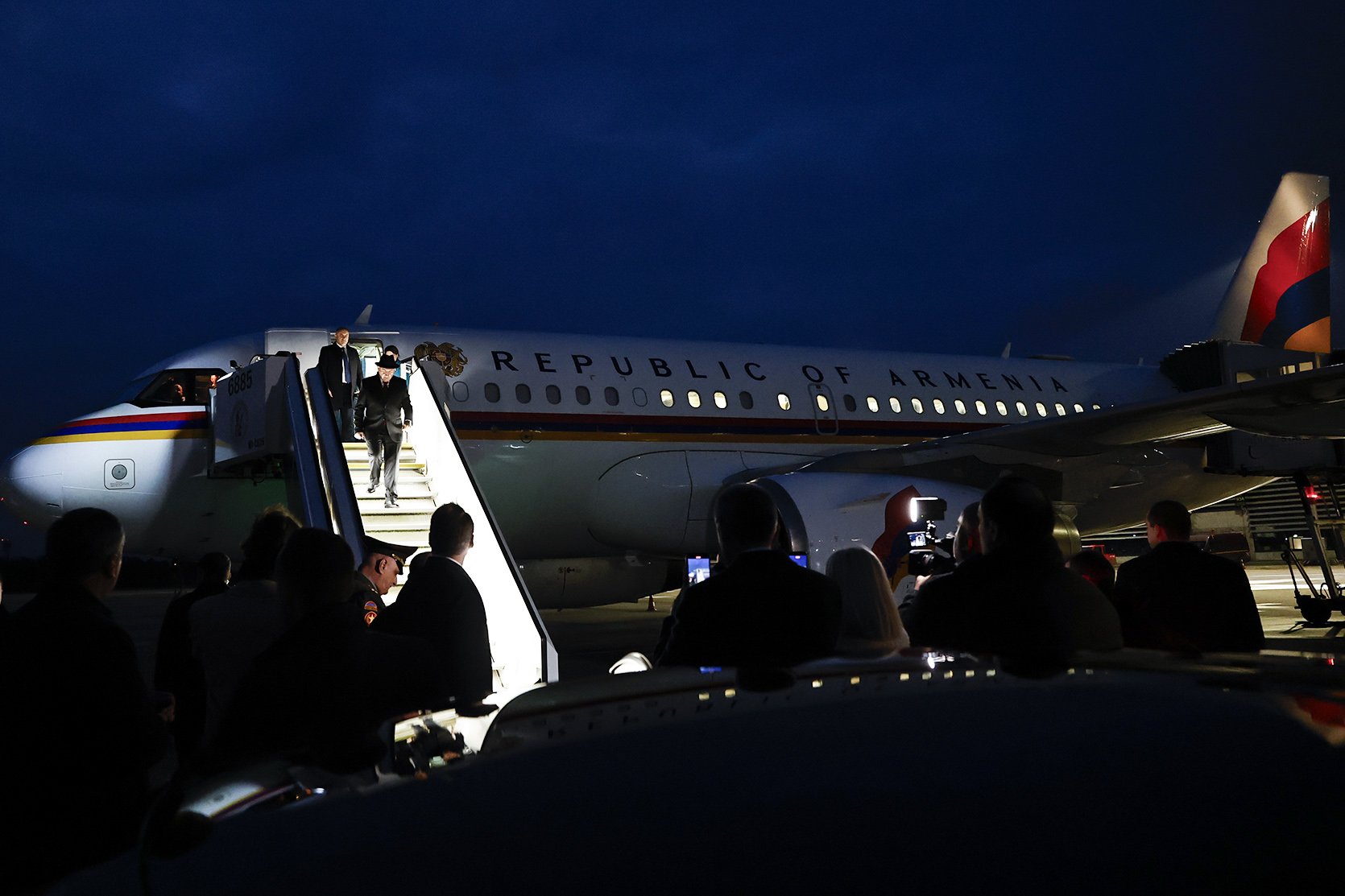 61467_b.jpg (532 KB)