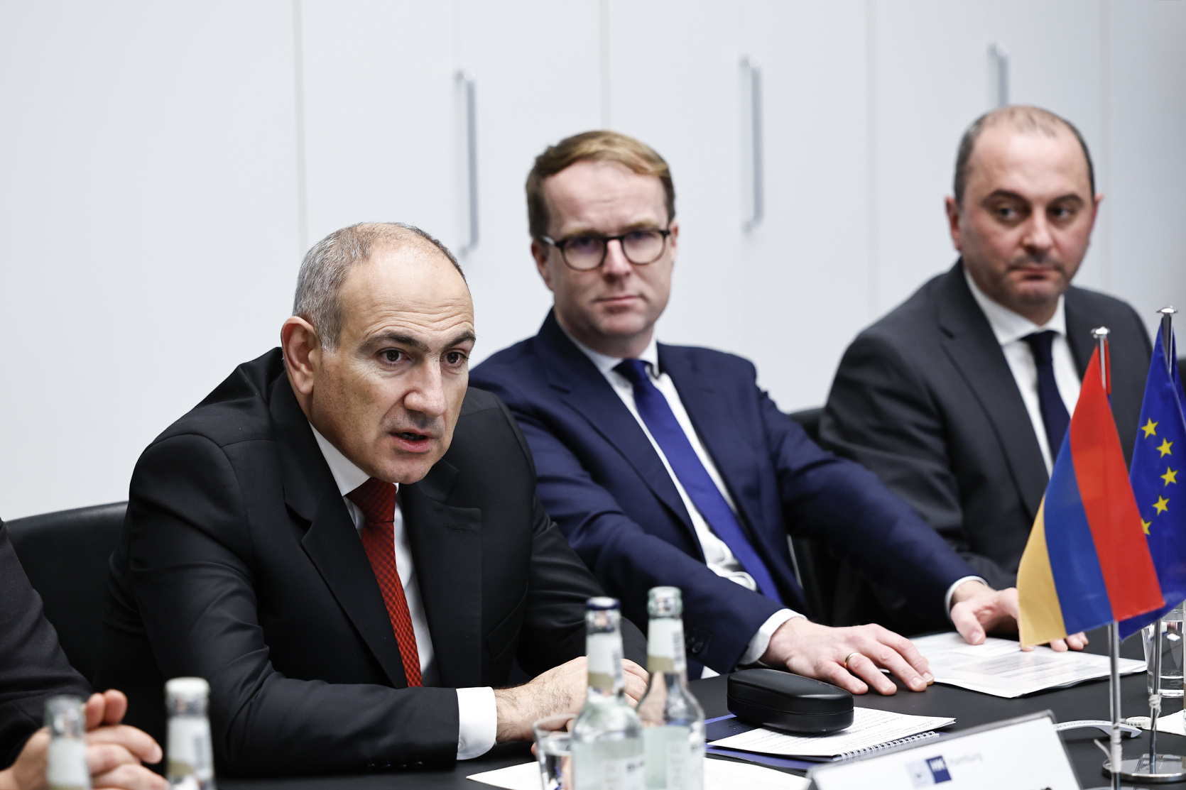 61469_b.jpg (471 KB)