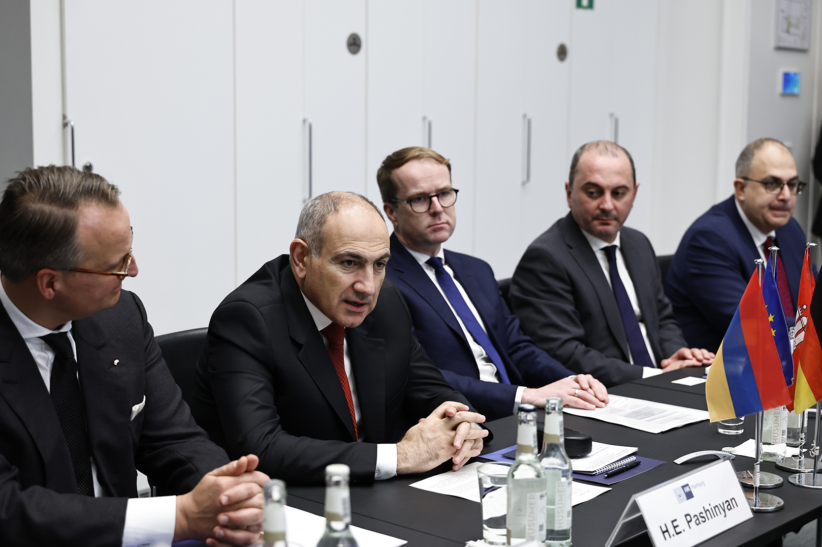 61470_b.jpg (528 KB)