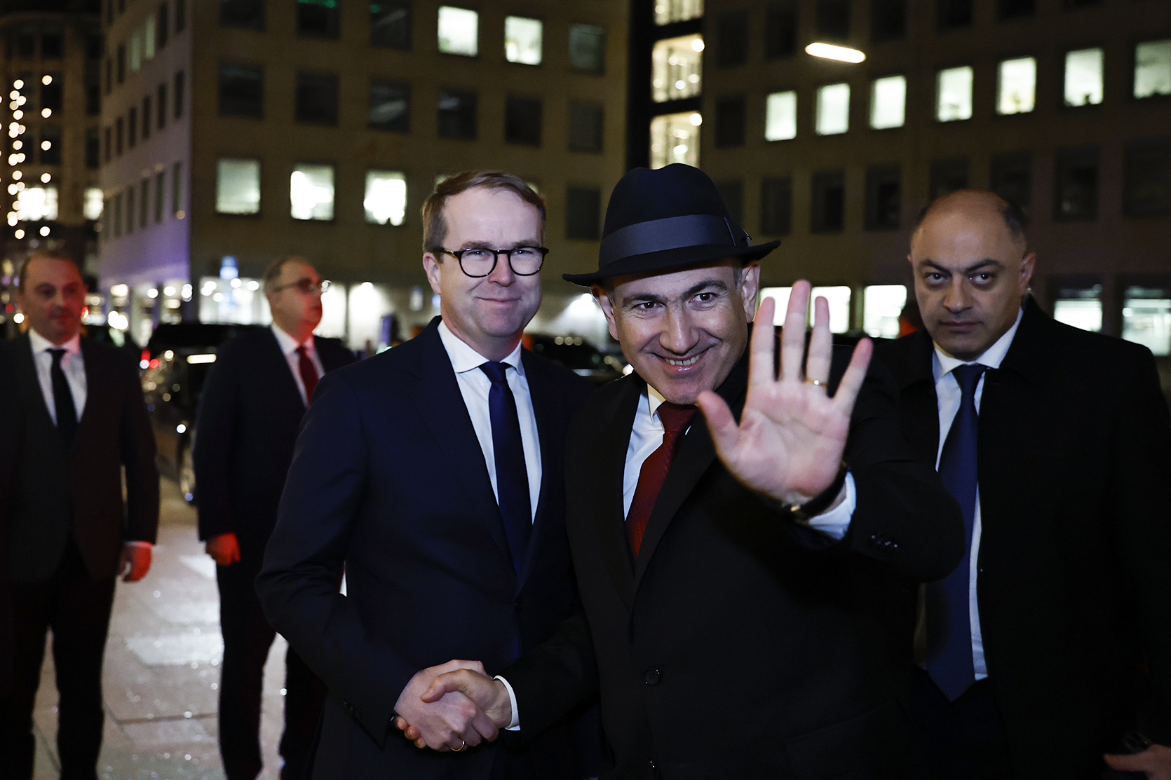 61476_b.jpg (543 KB)