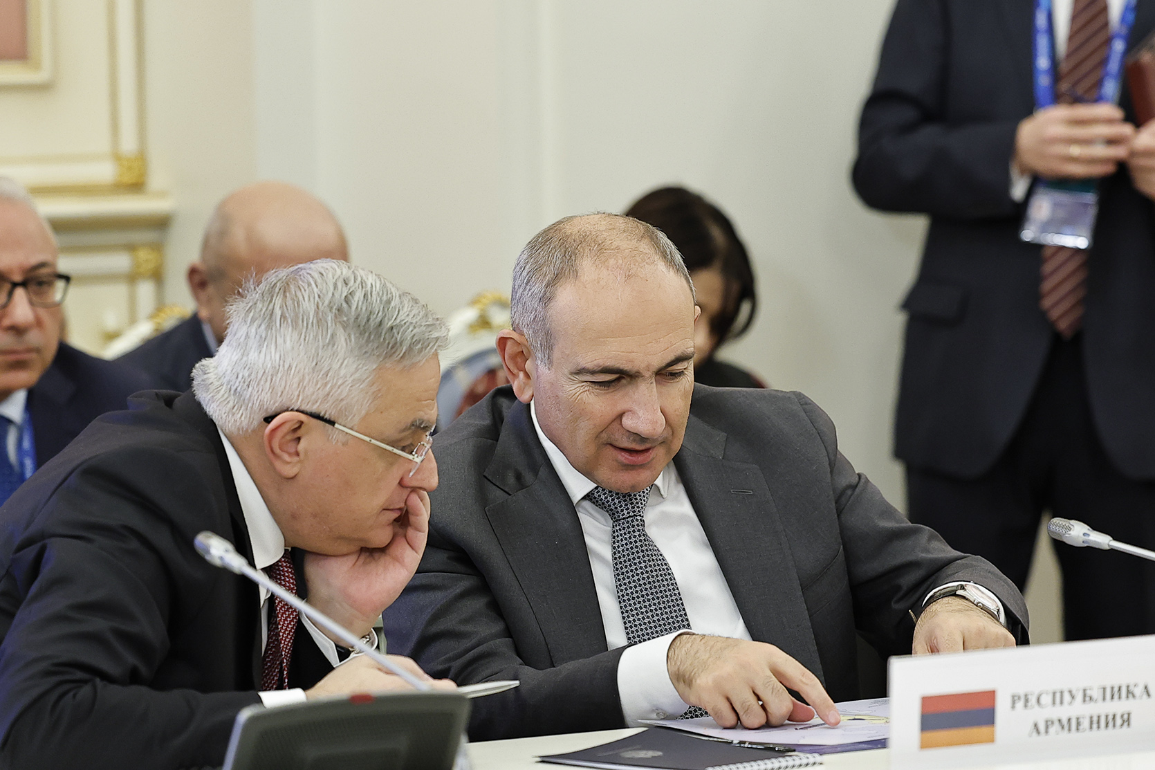 61701_b.jpg (635 KB)