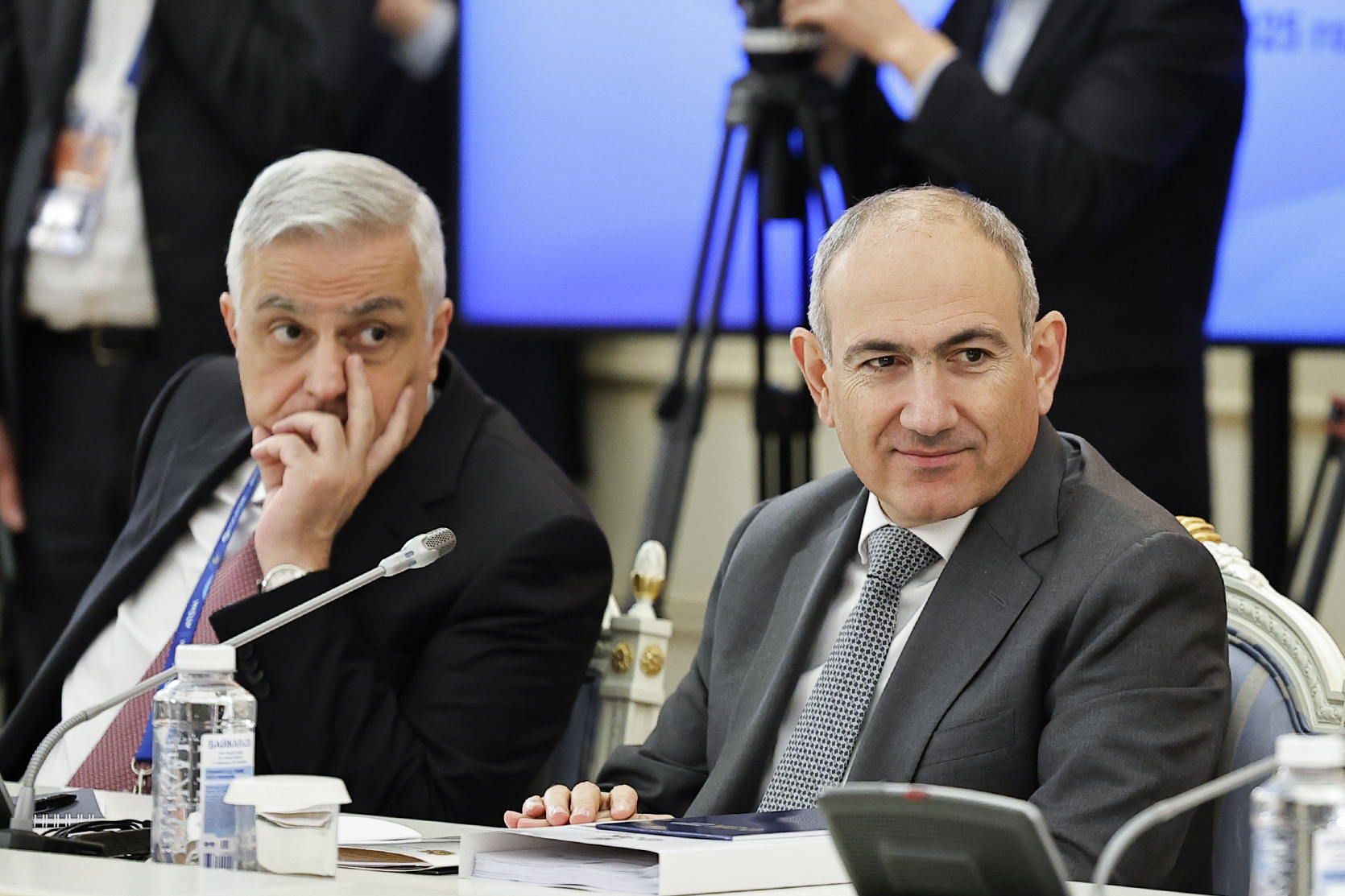 61709_b.jpg (657 KB)