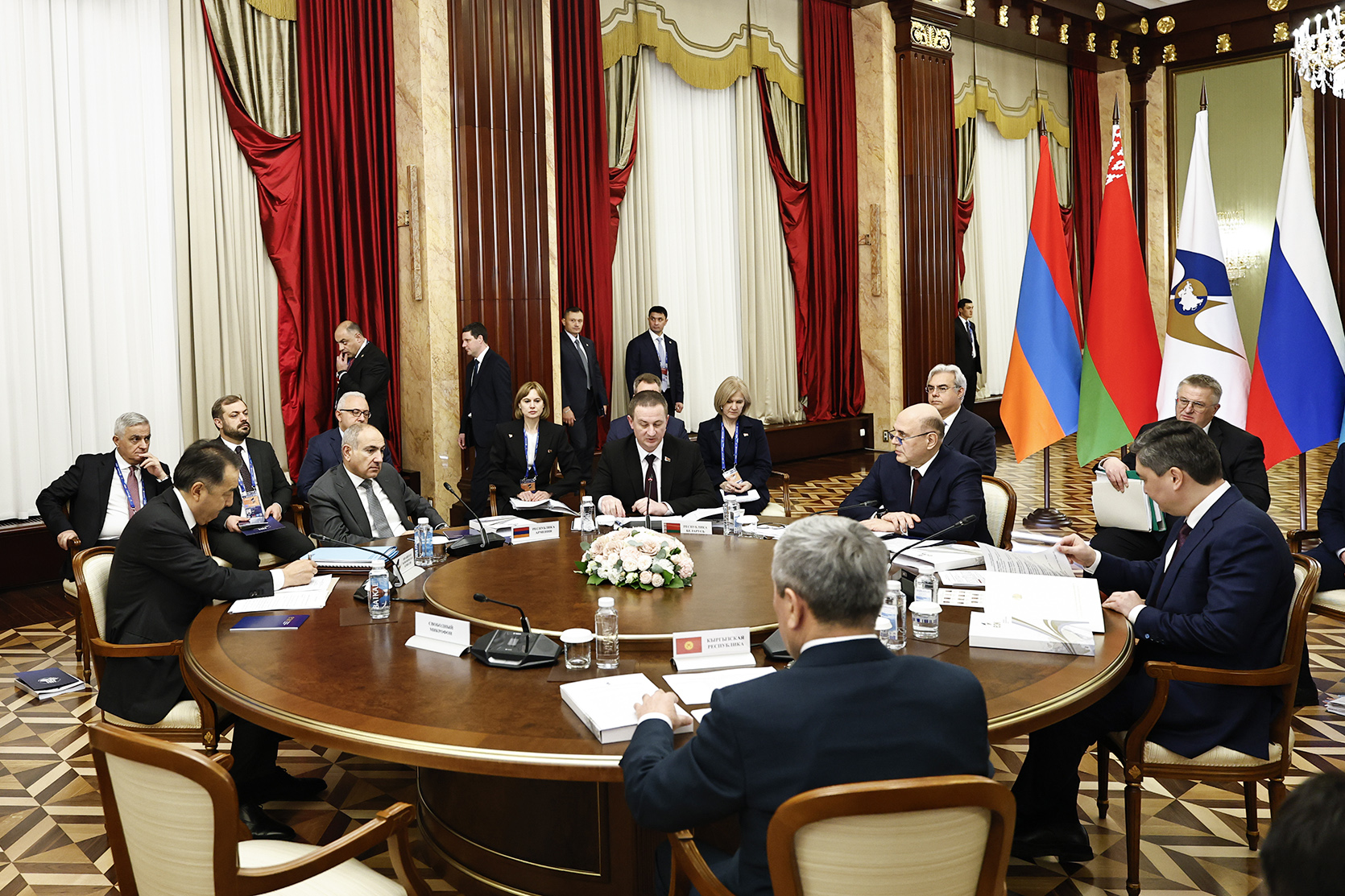 61716_b.jpg (942 KB)