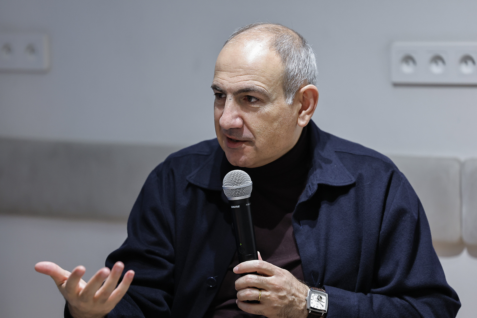 61933_b.jpg (487 KB)