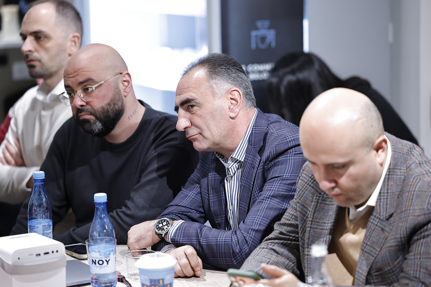 61935_b.jpg (691 KB)