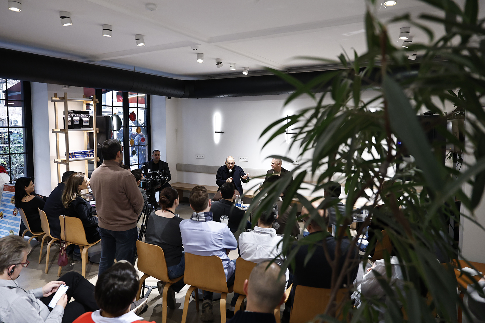 61940_b.jpg (681 KB)