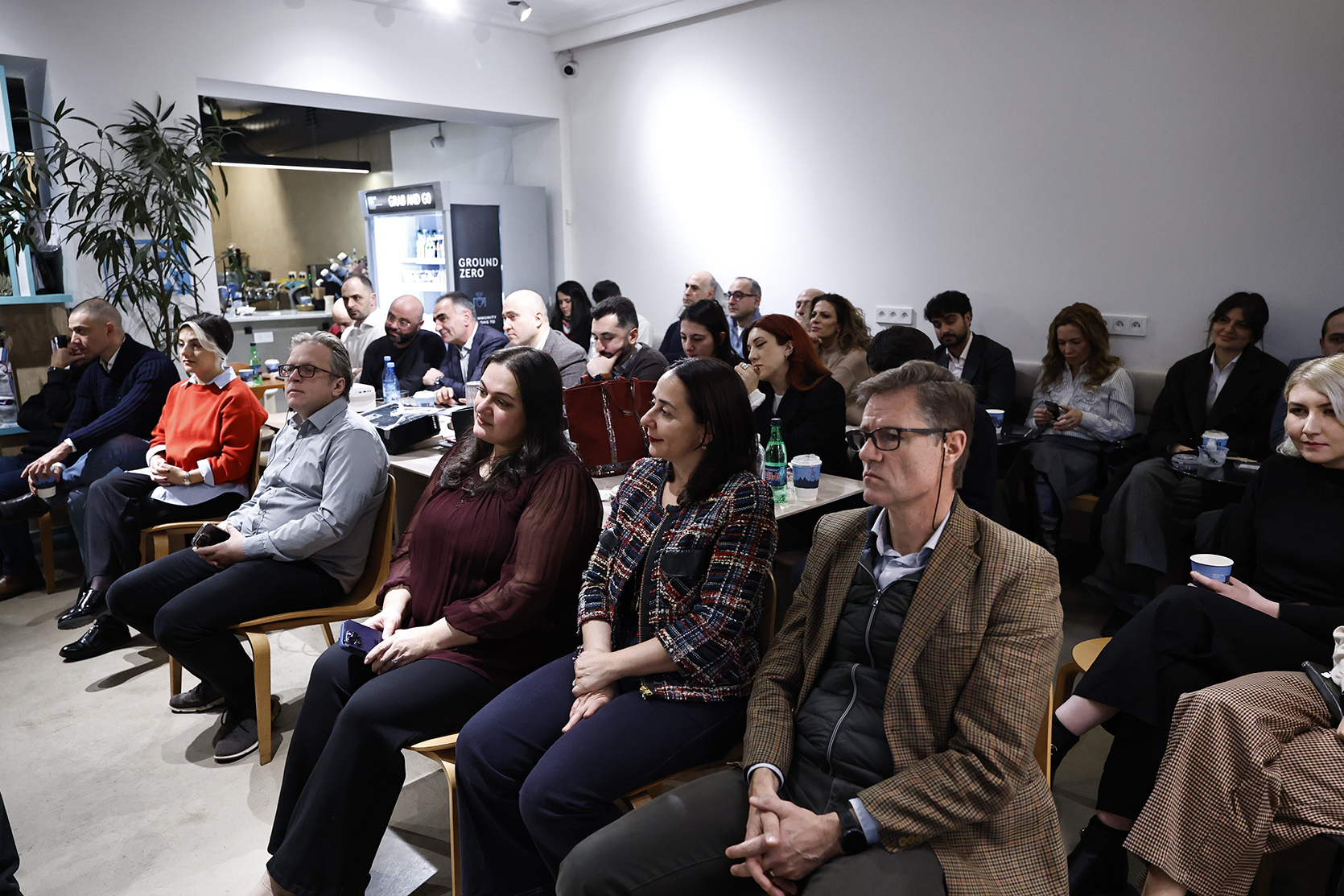 61951_b.jpg (798 KB)