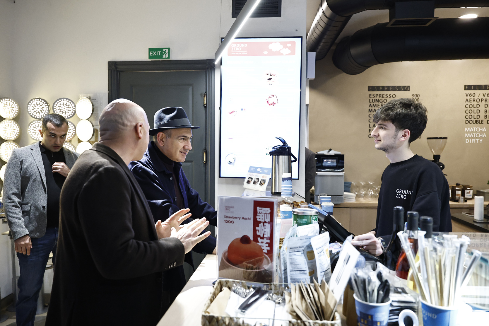 61954_b.jpg (654 KB)