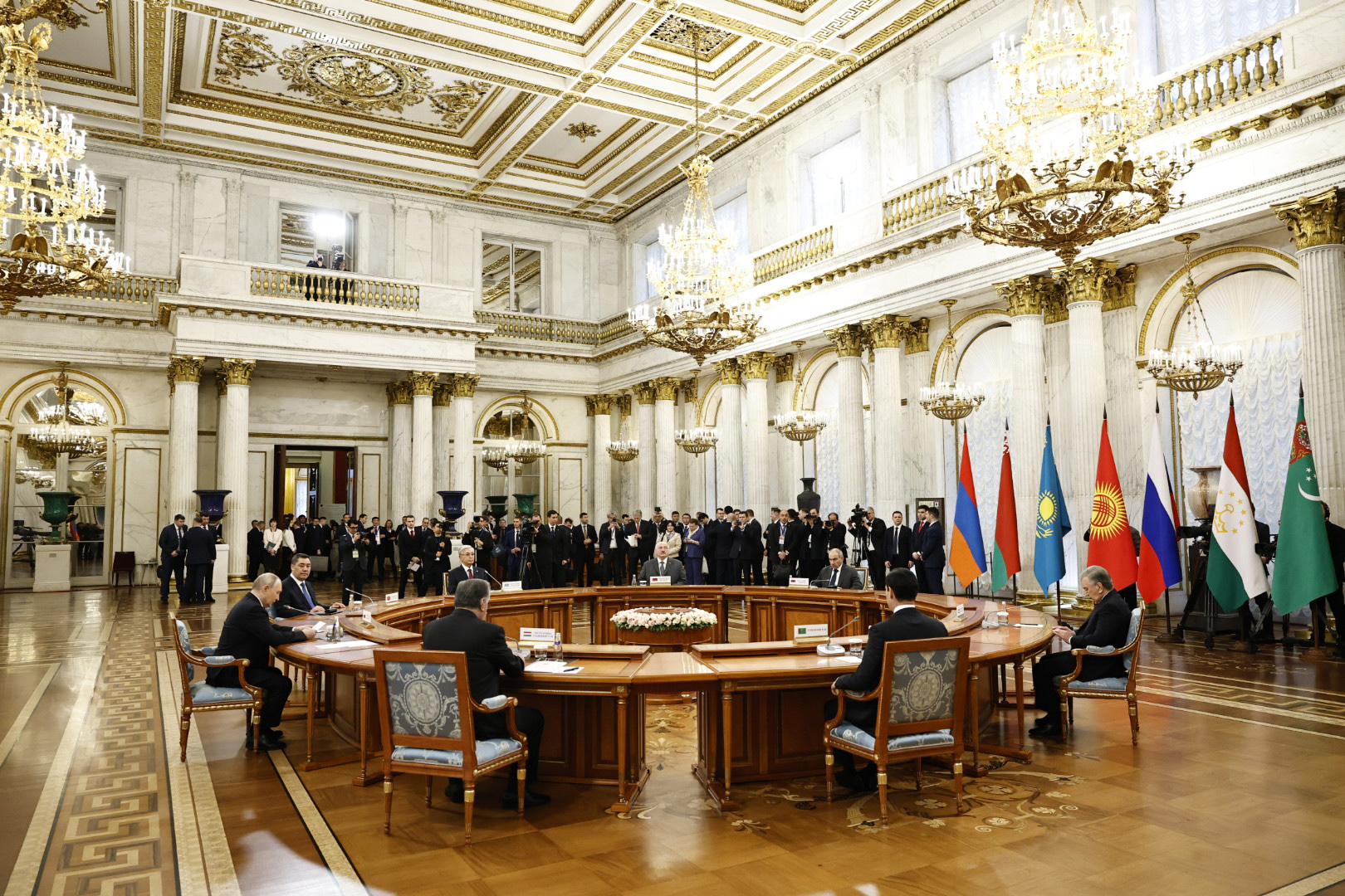 61985_b.jpg (878 KB)